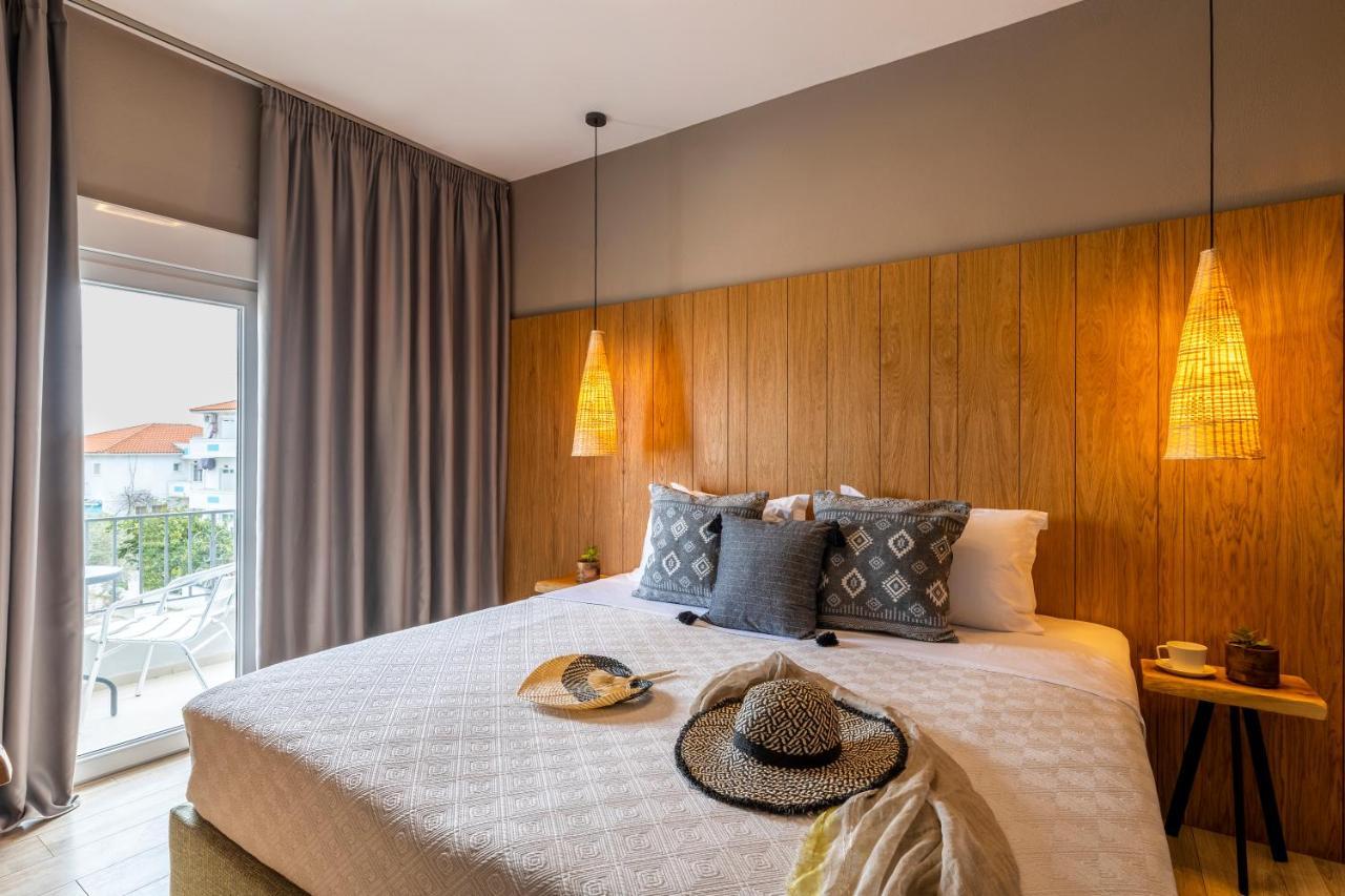 Hotel Theros, Philian And *