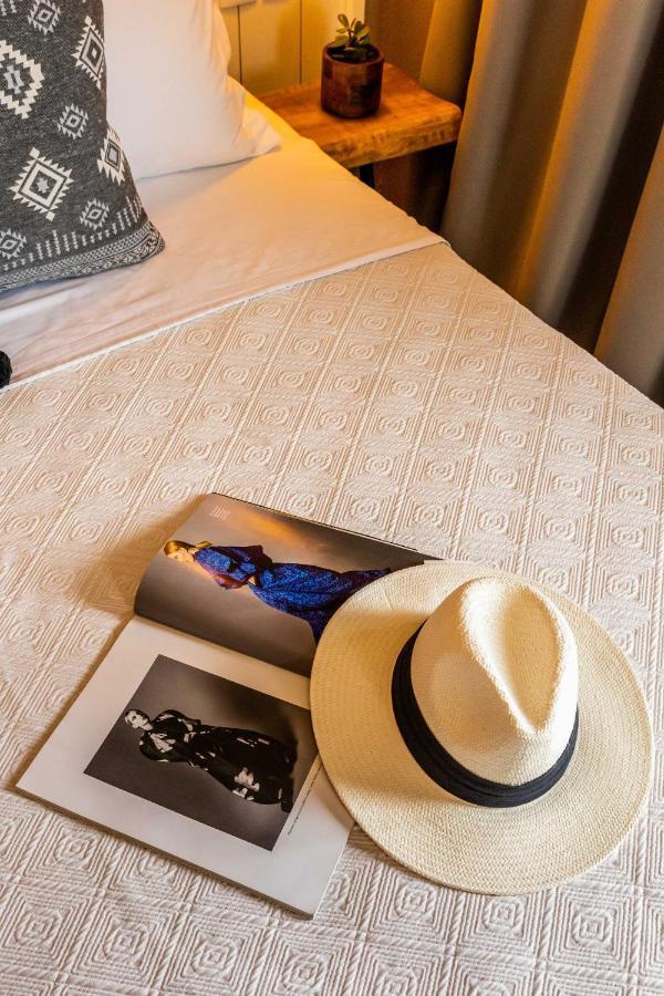 Hotel Theros, Philian And *