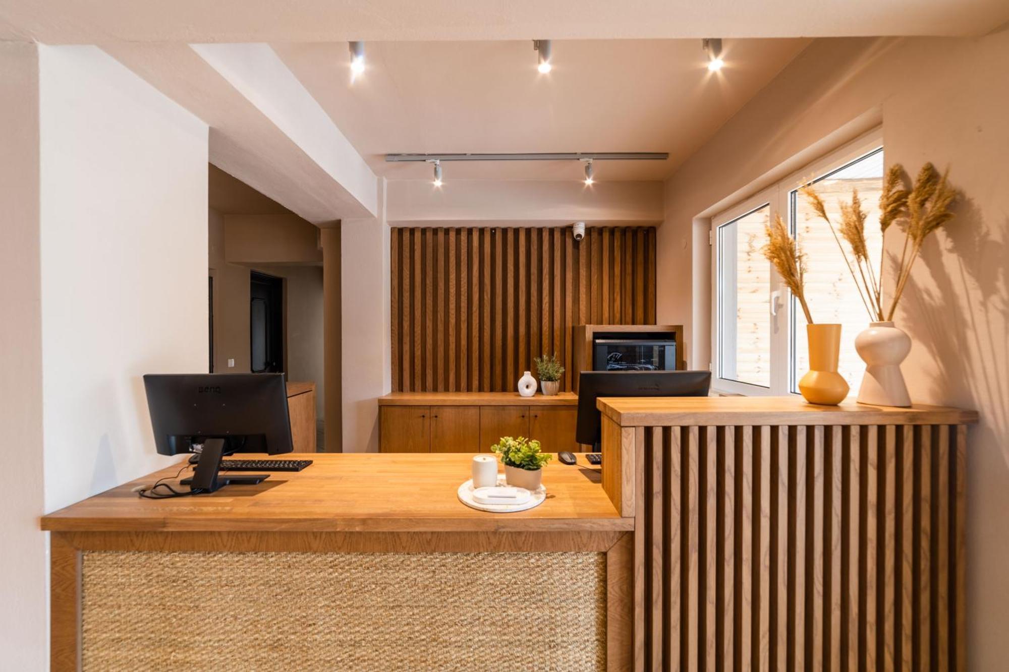 Theros, Philian And Hotel